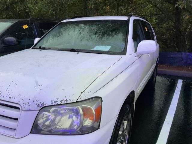 used 2005 Toyota Highlander car, priced at $6,215