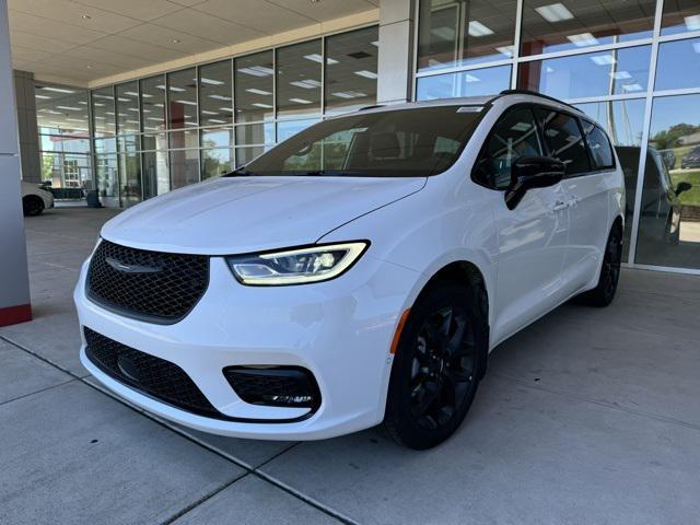 new 2024 Chrysler Pacifica car, priced at $48,274