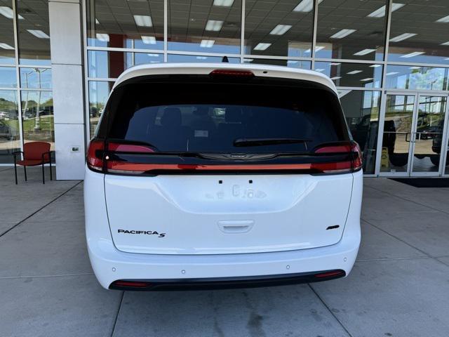 new 2024 Chrysler Pacifica car, priced at $48,274