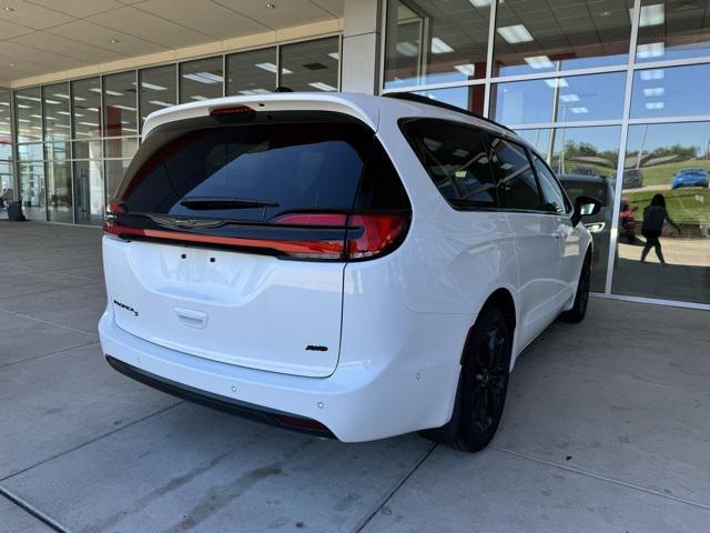 new 2024 Chrysler Pacifica car, priced at $48,274