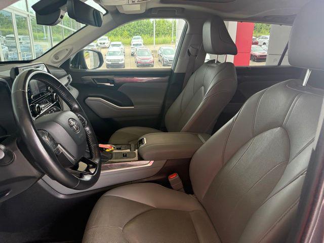 used 2021 Toyota Highlander Hybrid car, priced at $30,757