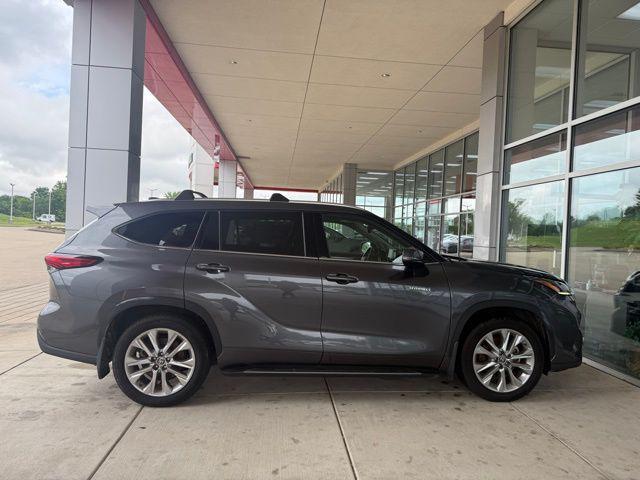 used 2021 Toyota Highlander Hybrid car, priced at $30,757