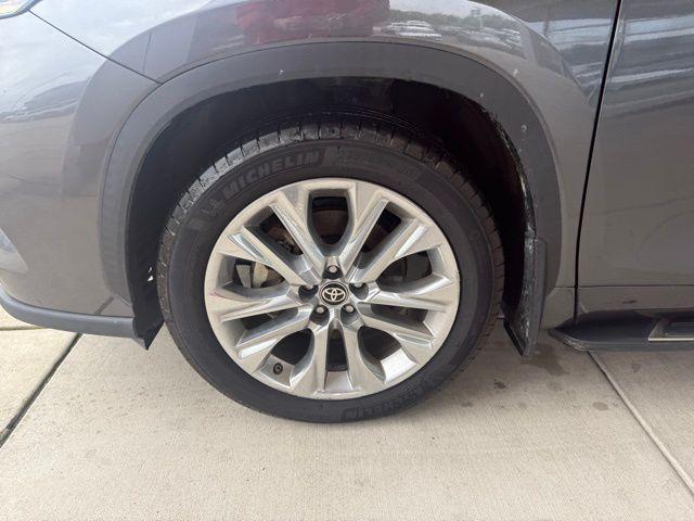 used 2021 Toyota Highlander Hybrid car, priced at $30,757