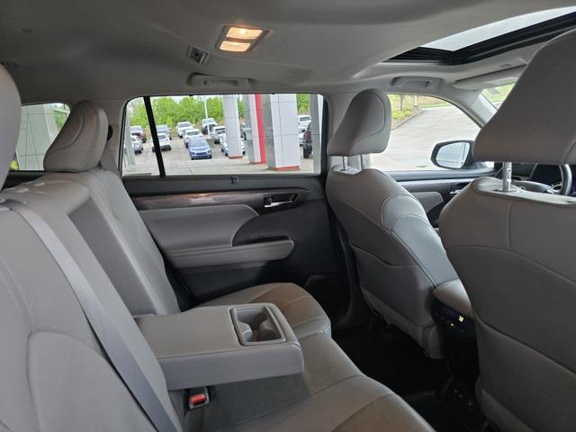 used 2021 Toyota Highlander Hybrid car, priced at $32,357