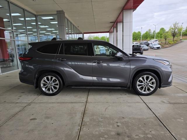used 2021 Toyota Highlander Hybrid car, priced at $32,357