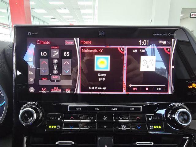 used 2020 Toyota Highlander Hybrid car, priced at $29,330