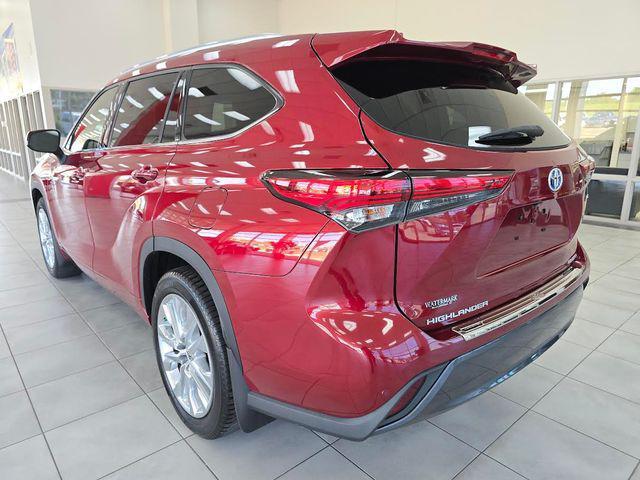 used 2020 Toyota Highlander Hybrid car, priced at $29,330