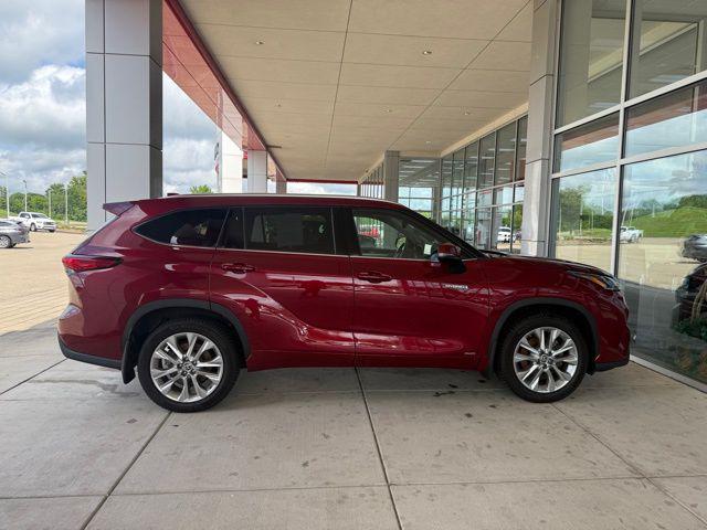 used 2020 Toyota Highlander Hybrid car, priced at $31,995