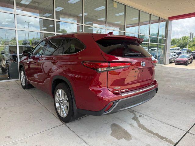 used 2020 Toyota Highlander Hybrid car, priced at $31,995
