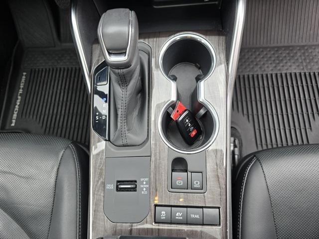 used 2020 Toyota Highlander Hybrid car, priced at $33,957
