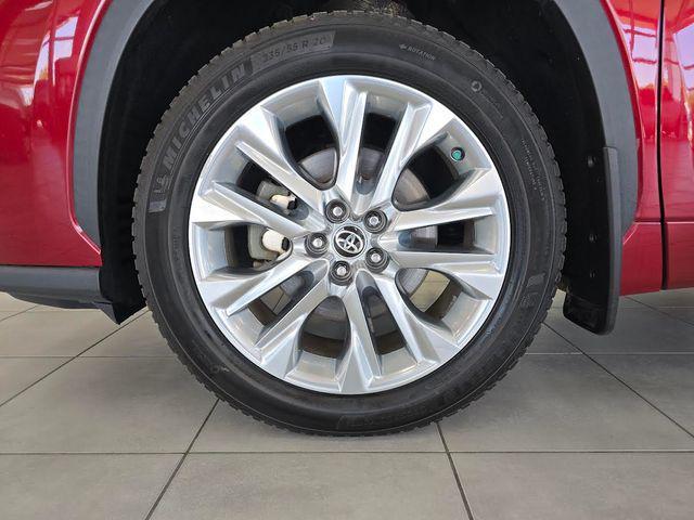 used 2020 Toyota Highlander Hybrid car, priced at $29,330