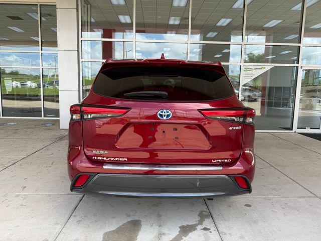 used 2020 Toyota Highlander Hybrid car, priced at $31,995