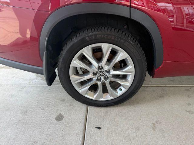 used 2020 Toyota Highlander Hybrid car, priced at $31,995