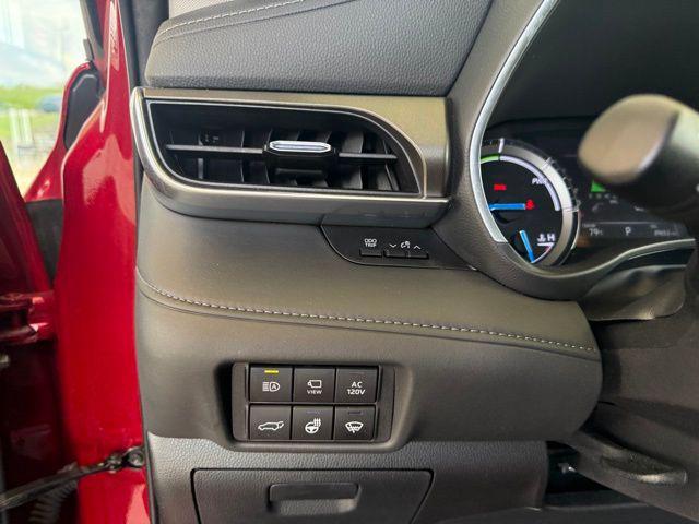 used 2020 Toyota Highlander Hybrid car, priced at $31,995