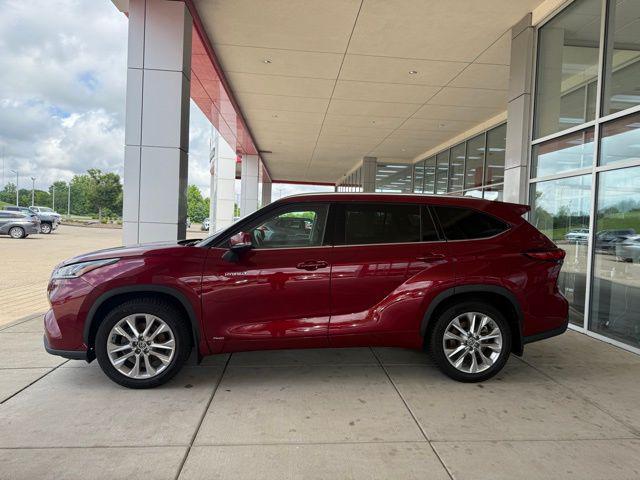 used 2020 Toyota Highlander Hybrid car, priced at $31,995