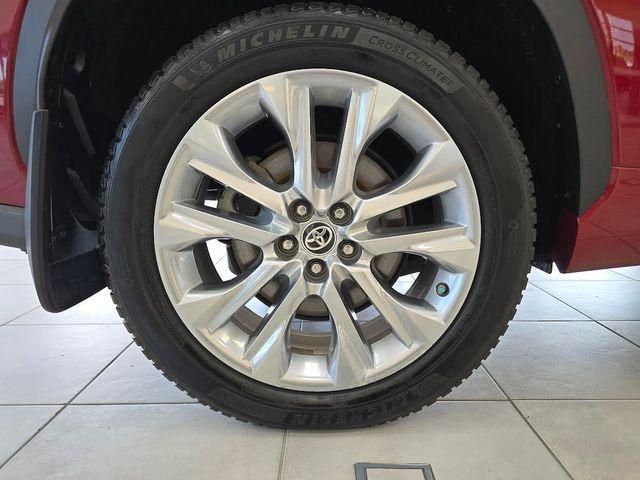used 2020 Toyota Highlander Hybrid car, priced at $29,330