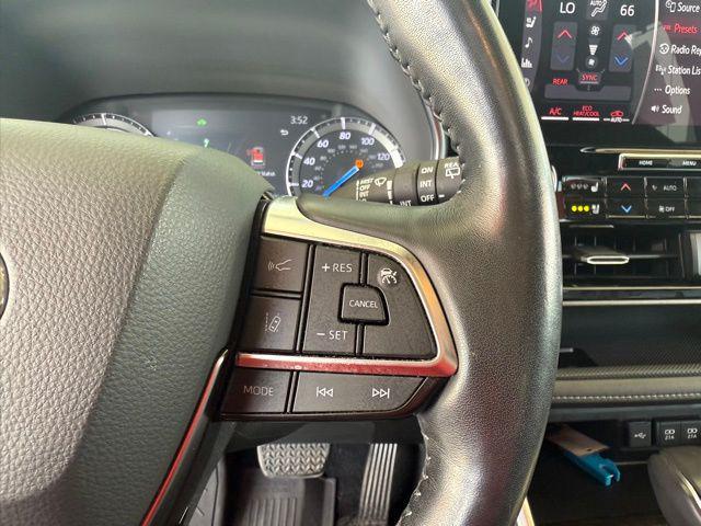 used 2020 Toyota Highlander Hybrid car, priced at $31,995