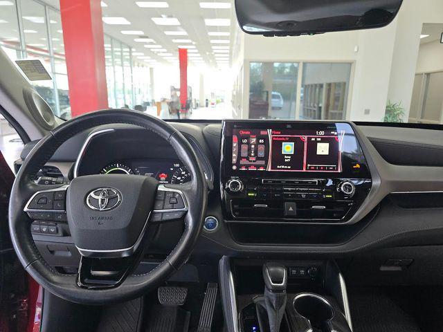used 2020 Toyota Highlander Hybrid car, priced at $29,330