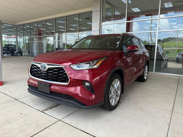 used 2020 Toyota Highlander Hybrid car, priced at $31,995