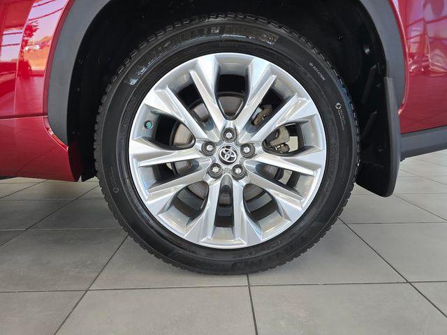 used 2020 Toyota Highlander Hybrid car, priced at $29,330