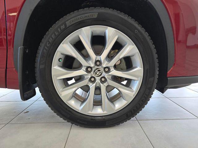 used 2020 Toyota Highlander Hybrid car, priced at $29,330