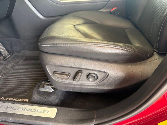 used 2020 Toyota Highlander Hybrid car, priced at $31,995