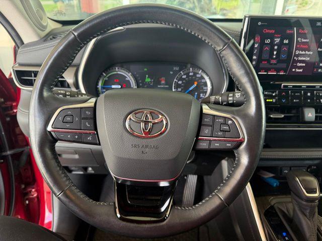used 2020 Toyota Highlander Hybrid car, priced at $31,995