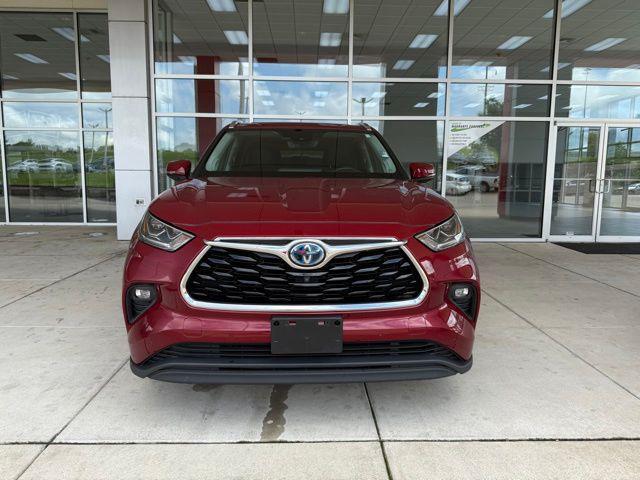 used 2020 Toyota Highlander Hybrid car, priced at $31,995