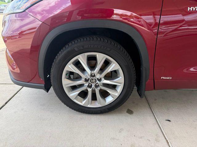 used 2020 Toyota Highlander Hybrid car, priced at $31,995