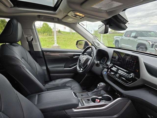 used 2020 Toyota Highlander Hybrid car, priced at $33,957