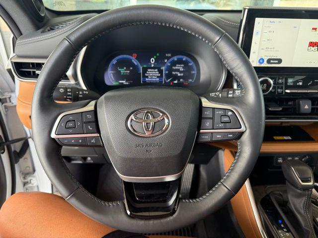 used 2024 Toyota Highlander Hybrid car, priced at $54,997