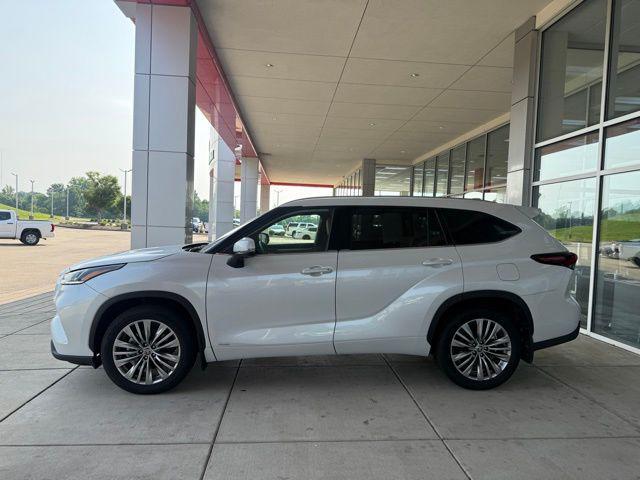 used 2024 Toyota Highlander Hybrid car, priced at $54,997