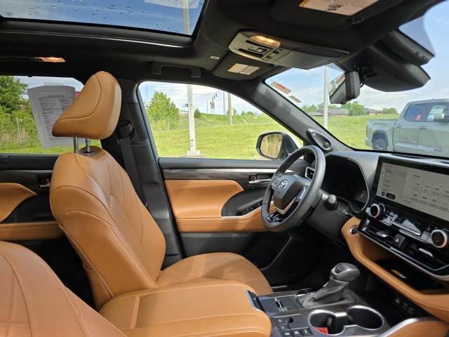 used 2024 Toyota Highlander Hybrid car, priced at $55,997