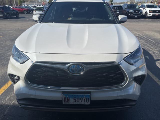 used 2024 Toyota Highlander Hybrid car, priced at $55,997