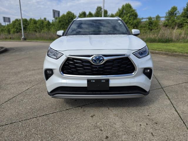used 2024 Toyota Highlander Hybrid car, priced at $55,997