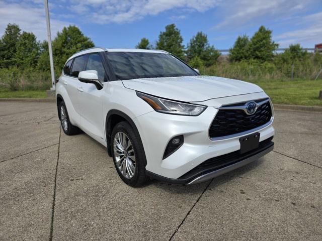 used 2024 Toyota Highlander Hybrid car, priced at $55,997