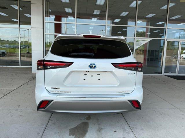 used 2024 Toyota Highlander Hybrid car, priced at $54,997