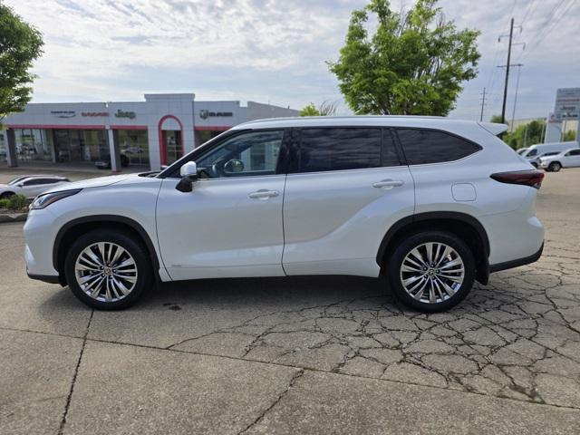 used 2024 Toyota Highlander Hybrid car, priced at $55,997