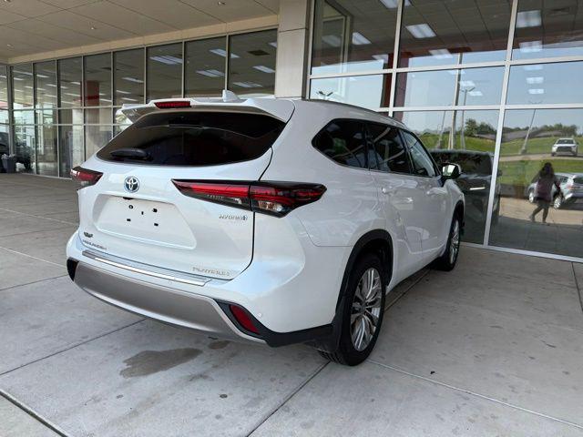 used 2024 Toyota Highlander Hybrid car, priced at $54,997