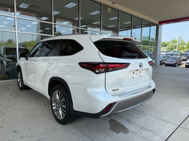used 2024 Toyota Highlander Hybrid car, priced at $54,997