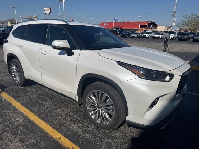 used 2024 Toyota Highlander Hybrid car, priced at $55,997
