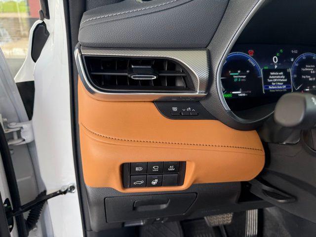 used 2024 Toyota Highlander Hybrid car, priced at $54,997