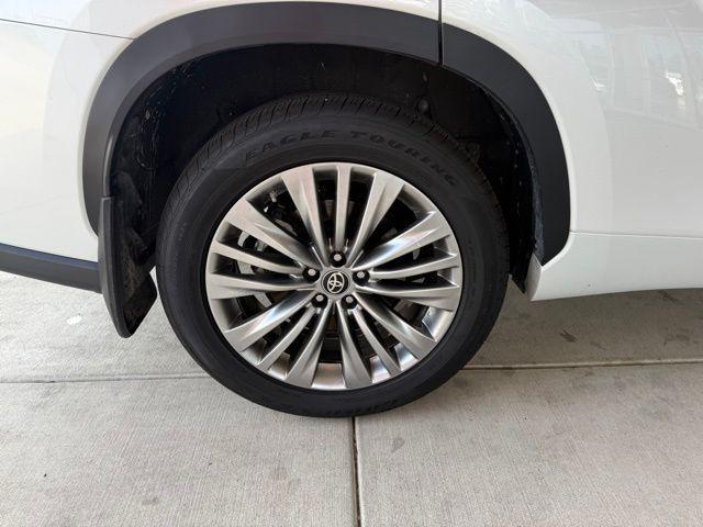 used 2024 Toyota Highlander Hybrid car, priced at $54,997