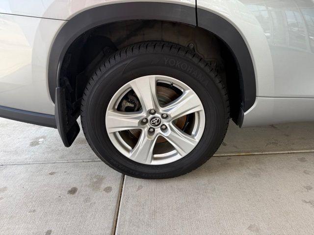 used 2023 Toyota Highlander car, priced at $28,998