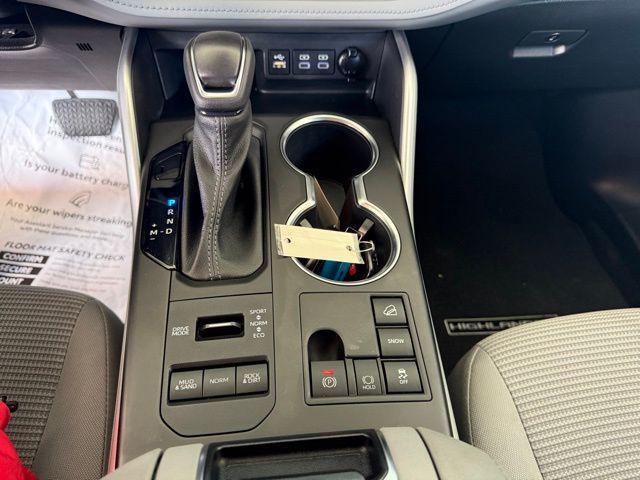 used 2023 Toyota Highlander car, priced at $28,998