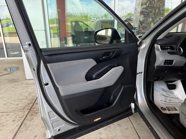 used 2023 Toyota Highlander car, priced at $28,998