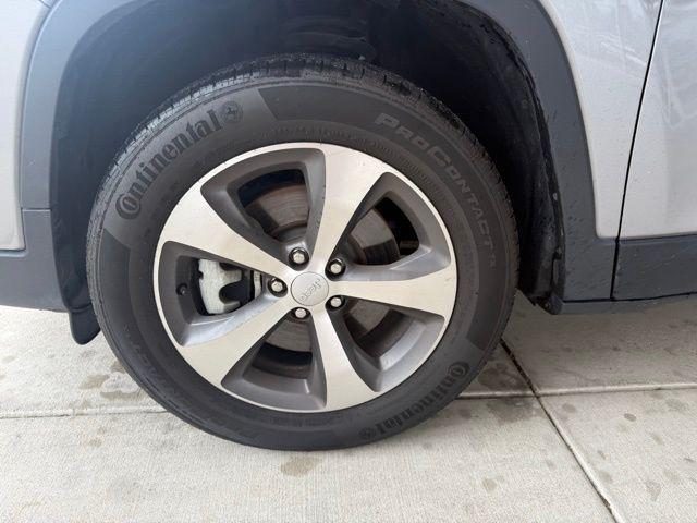 used 2022 Jeep Cherokee car, priced at $26,539