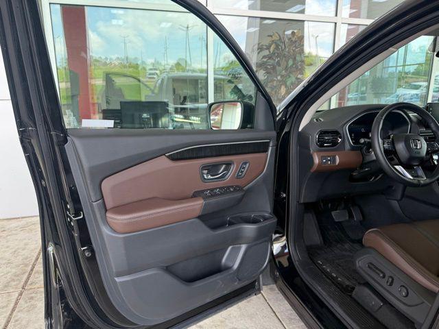 used 2024 Honda Pilot car, priced at $48,975