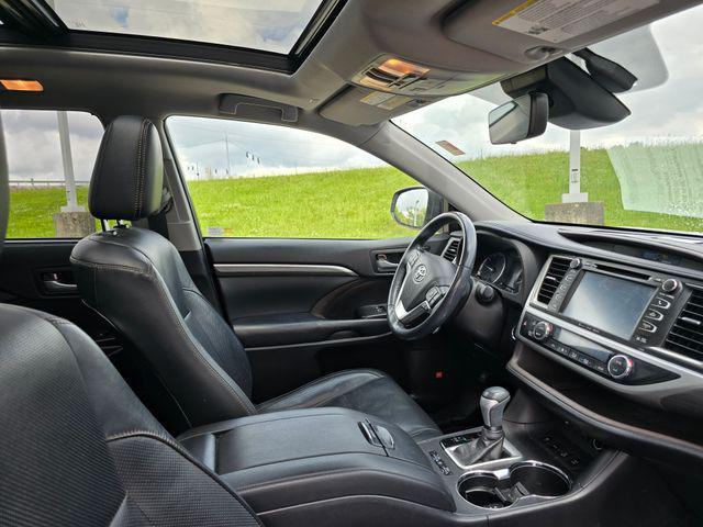 used 2019 Toyota Highlander car, priced at $24,962