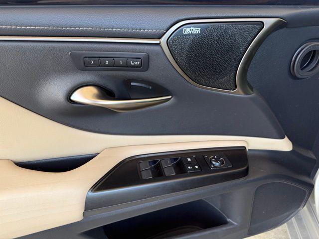 used 2019 Lexus ES 300h car, priced at $34,975
